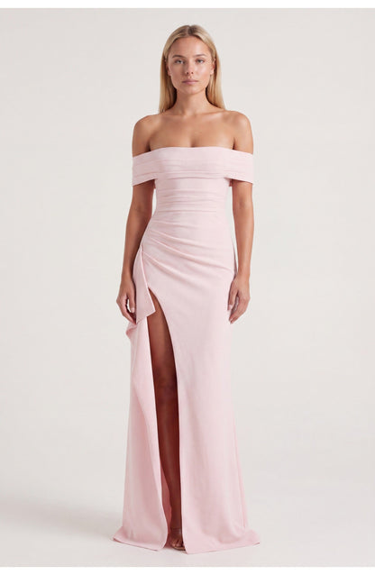 LunaÉtoile Maxi Jurk met Off-Shoulder Halslijn en Hoge Split