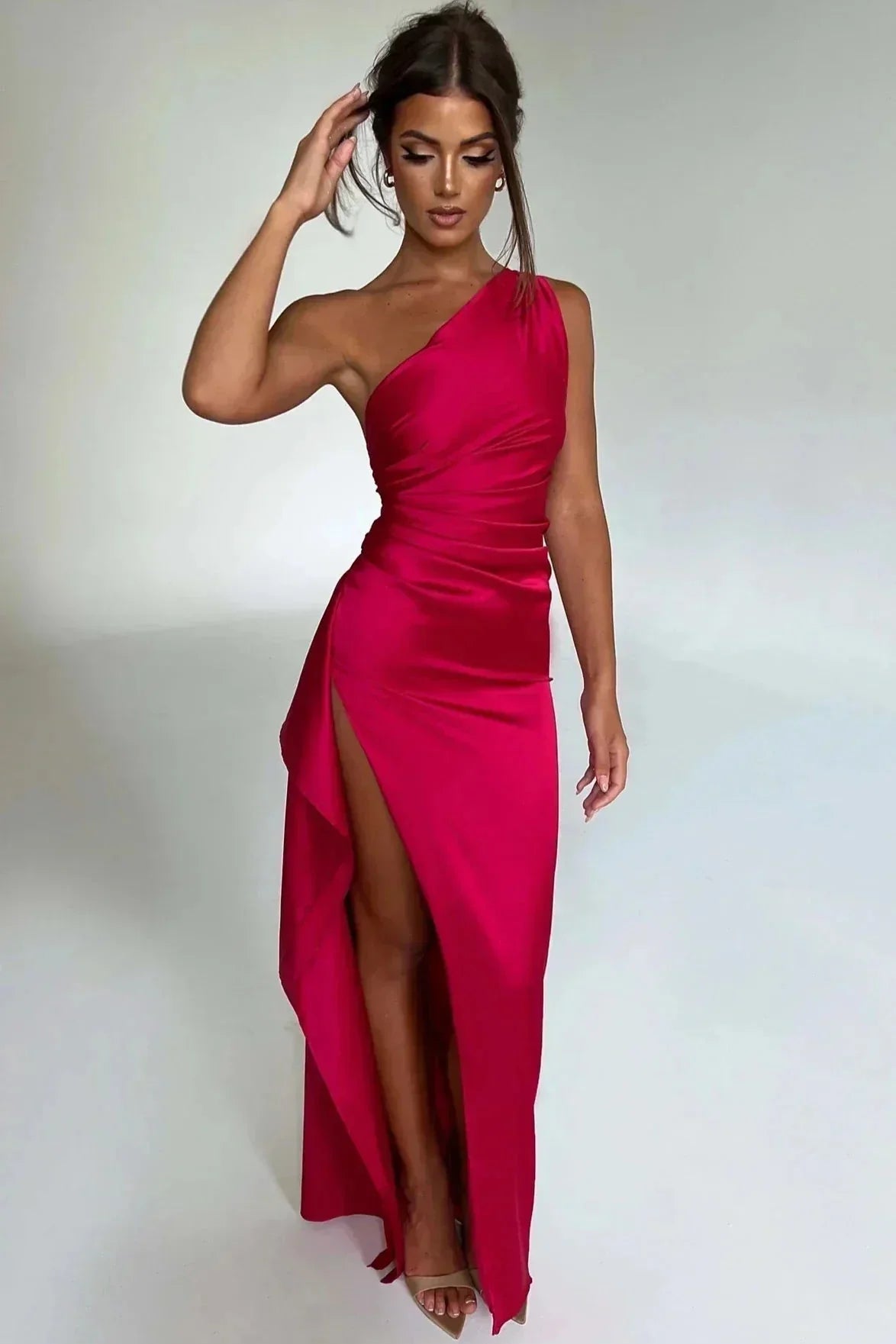 SilhouetteLux Asymmetrische Avondjurk met Hoge Split en Zachte Glans