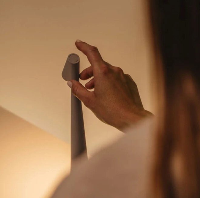 Draadloze Scandinavische Tafellamp – Minimalistisch LED Licht, Oplaadbaar en Draagbaar