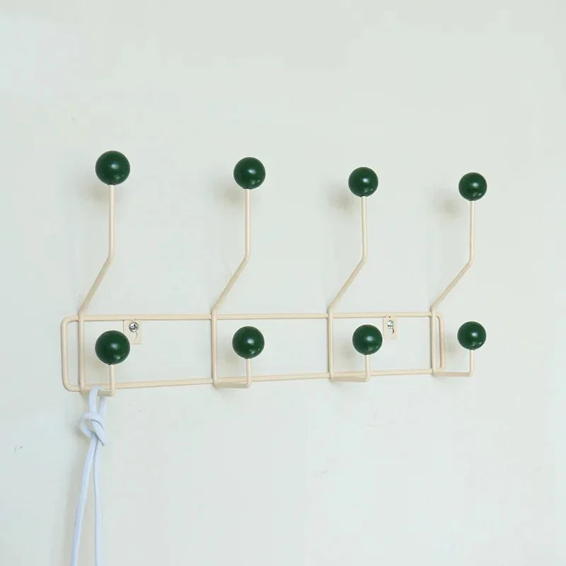 Industriële Wandgarderobe met Houten Accenten - Smeedijzer Kapstok