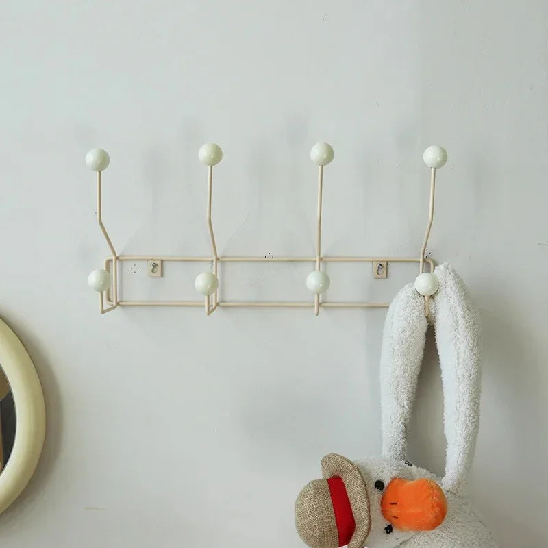 Industriële Wandgarderobe met Houten Accenten - Smeedijzer Kapstok