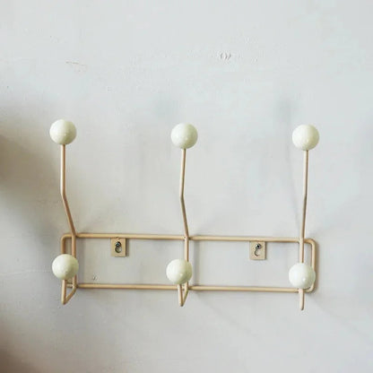 Industriële Wandgarderobe met Houten Accenten - Smeedijzer Kapstok