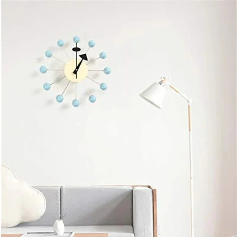 Retro Houten Ballenklok - Stille Wandklok met Metalen Frame