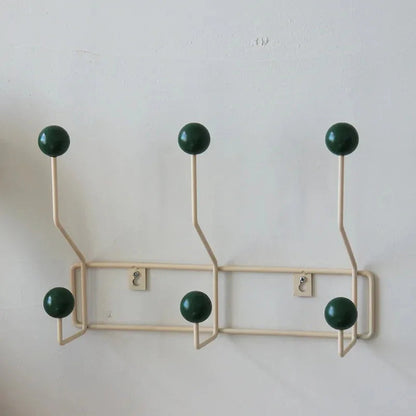 Industriële Wandgarderobe met Houten Accenten - Smeedijzer Kapstok