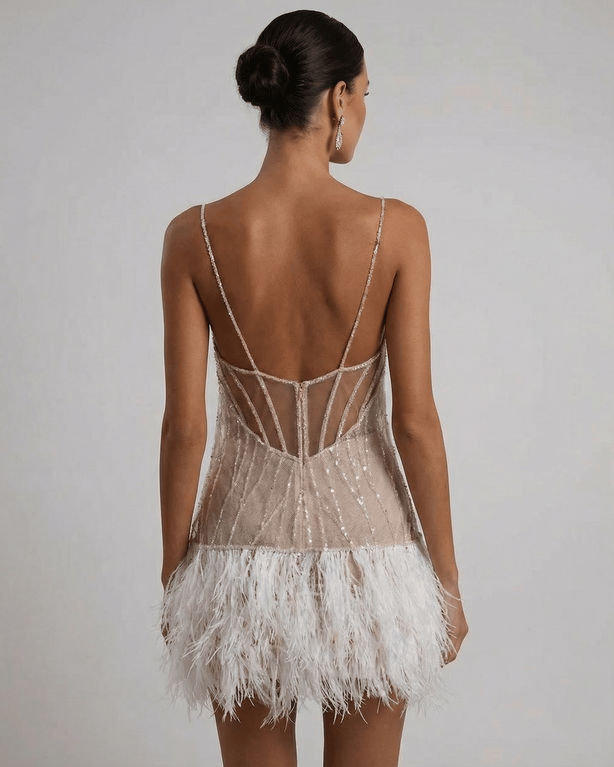 Elegante Sequin Tulle Mini Jurk met Verendetail - Off-Shoulder Feestelijk