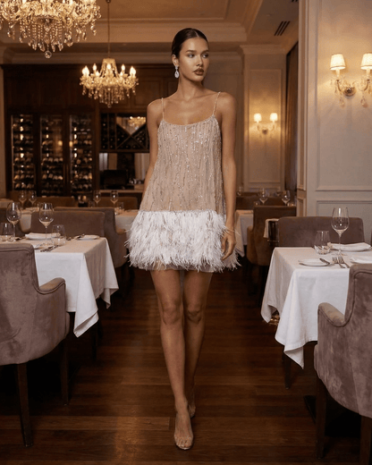 Elegante Sequin Tulle Mini Jurk met Verendetail - Off-Shoulder Feestelijk